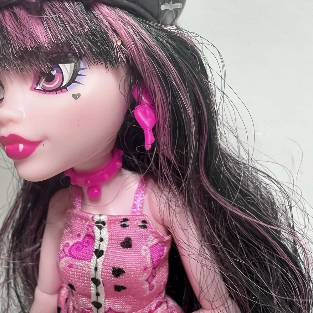 Monster High G3 Draculaura Fearbook Target Exclusive Doll w/ Beret Hat Shoes